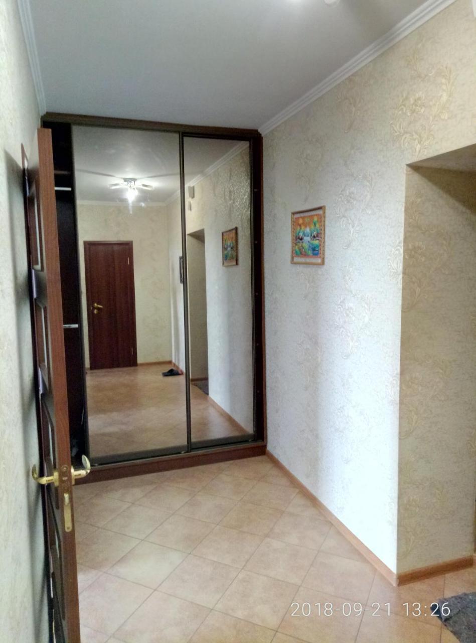 Appartamento Cosy Flat Kiev Esterno foto